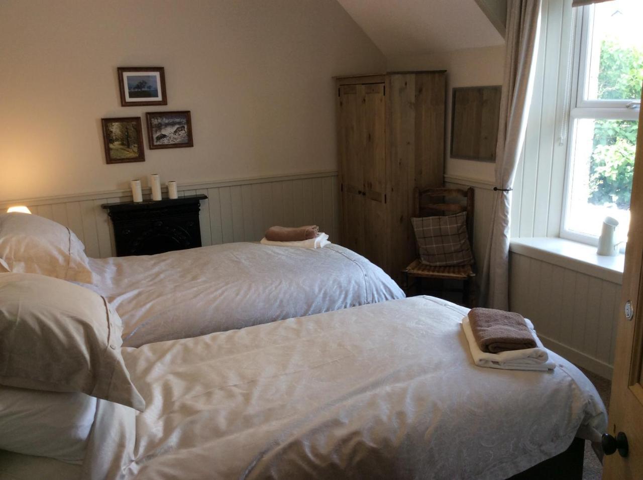 Crown And Anchor Bed & Breakfast Dundrennan Exterior photo